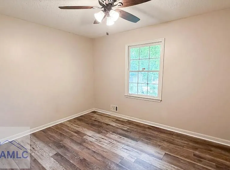 290 Pleasant Dr — Photo 5