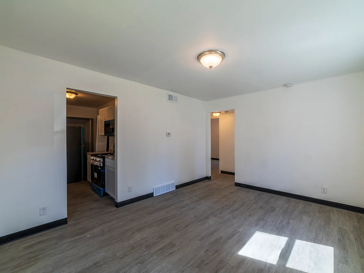 2 bed, 644 sqft, $1,500 — Photo 4