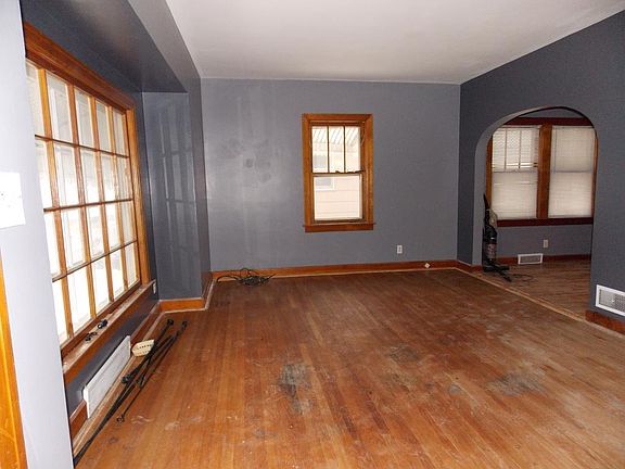 2nd image of 107 E Division St N
