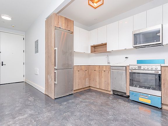4th image of 771 Lexington Ave #101