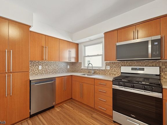 5th image of 33 N Willow St APT 1