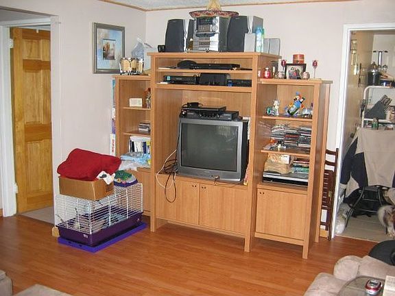 Living Room w/hardwood flooring