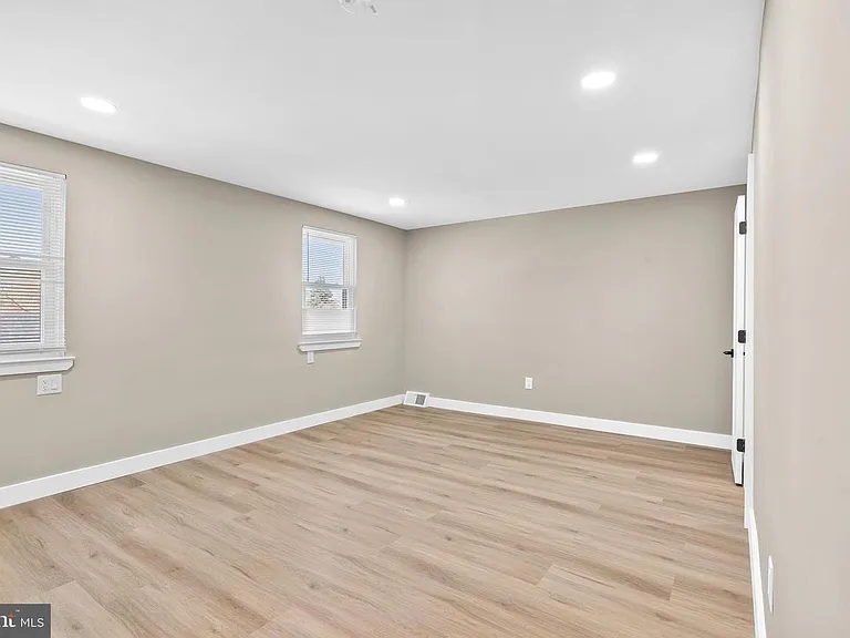 10755 Jeanes St — Photo 6
