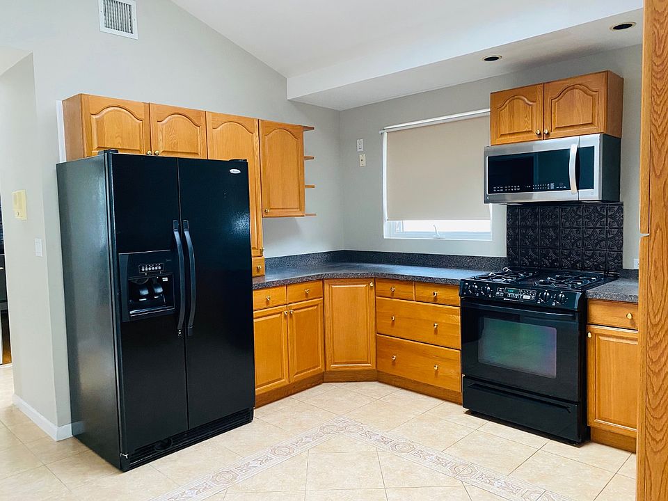 1st image of 87 Margaretta Ct #1