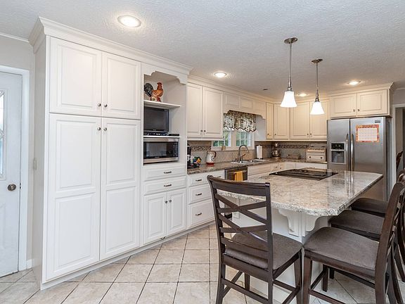 3rd image of 66 Nichols Dr