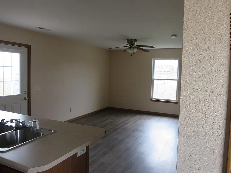 712 W Hickory St #A — Photo 8