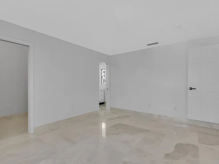 2089 NE 121st Rd — Photo 10