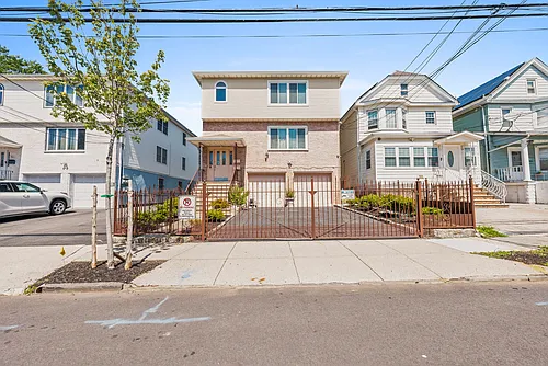 937 Grove St #2 Photo 1