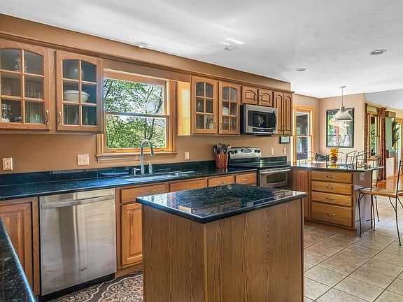 2nd image of 6 Nicholas Dr