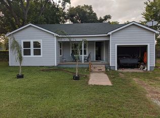 211 N 4th St, Sealy, TX 77474