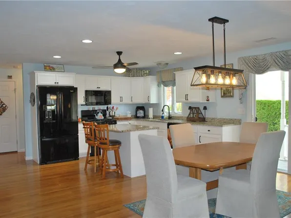 500 Mendon Rd Unit 214, Cumberland, RI 02864