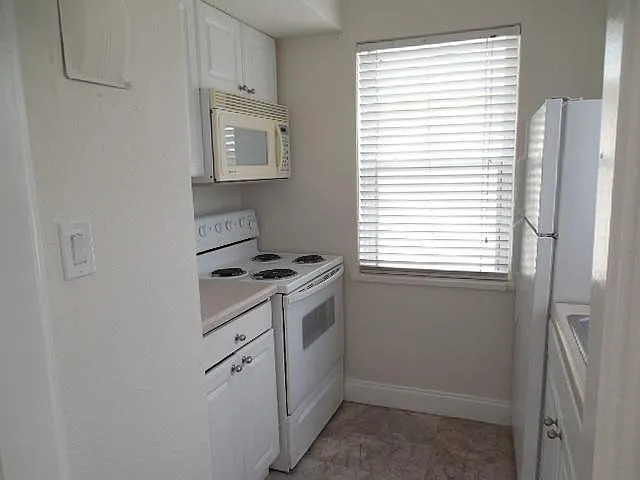Studio, 1.0 bath, 2307 sqft, $1,500 — Photo 3