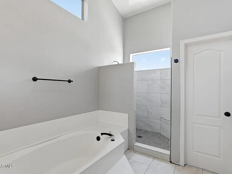 2575 E Drake St — Photo 27
