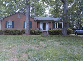 1910 Burgenfield Dr, Greensboro, NC 27407