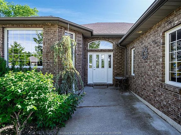 2nd image of 44 Deer Cross Ave