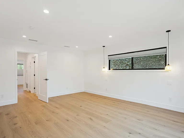 5743 Natick Ave — Photo 12