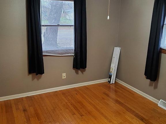 2nd image of 2615 Kellogg Ave #2615