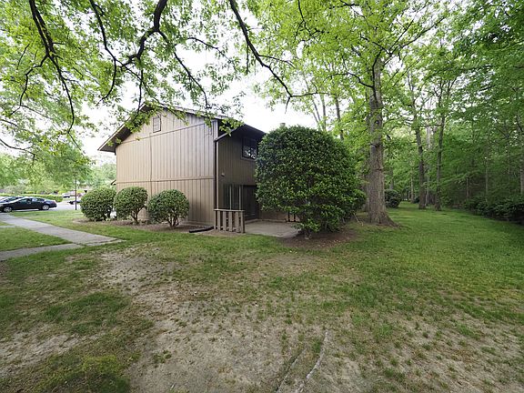3rd image of 208 Oak Tree Dr #208