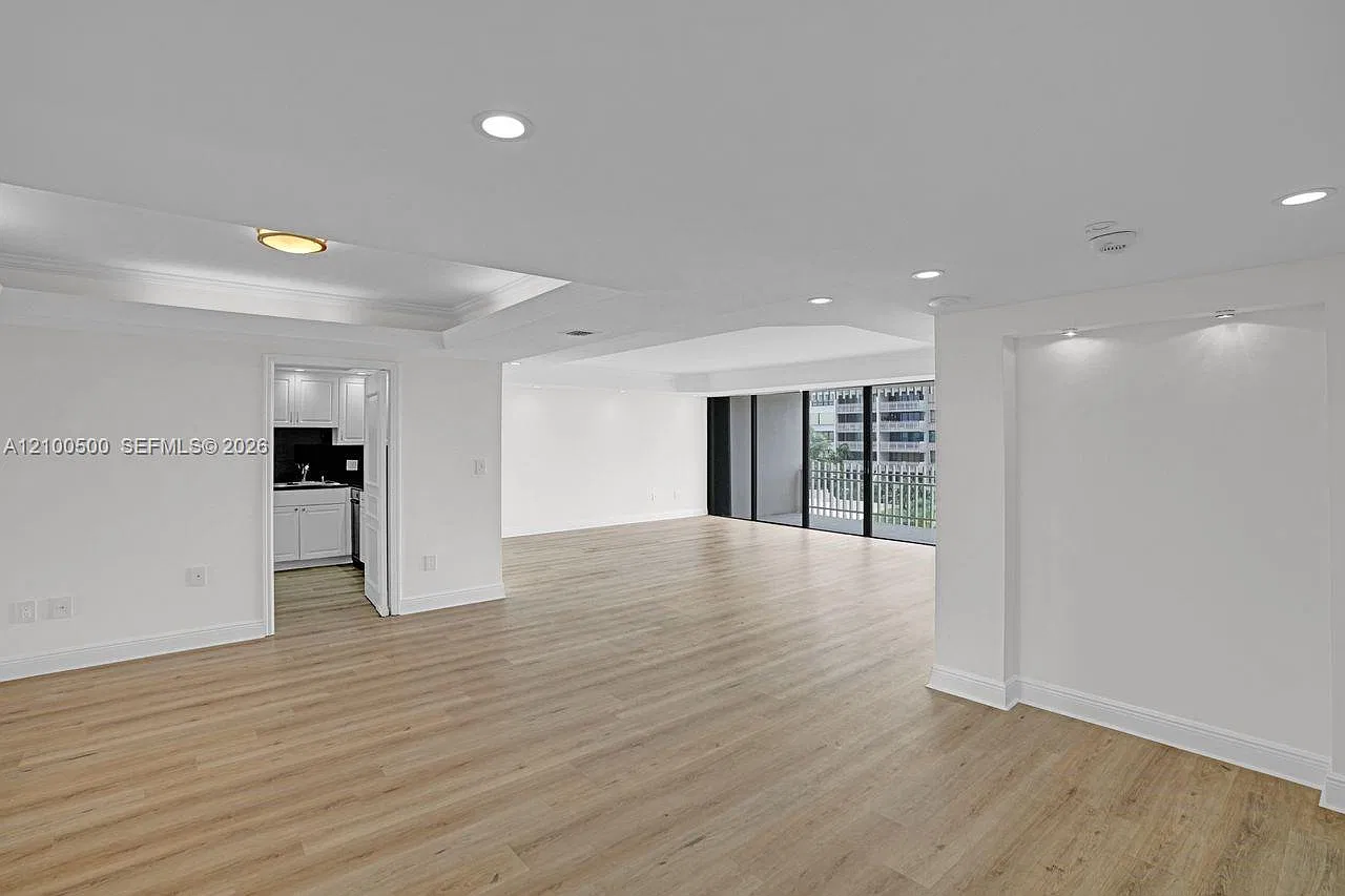 Grove Isle Condo — Photo 1