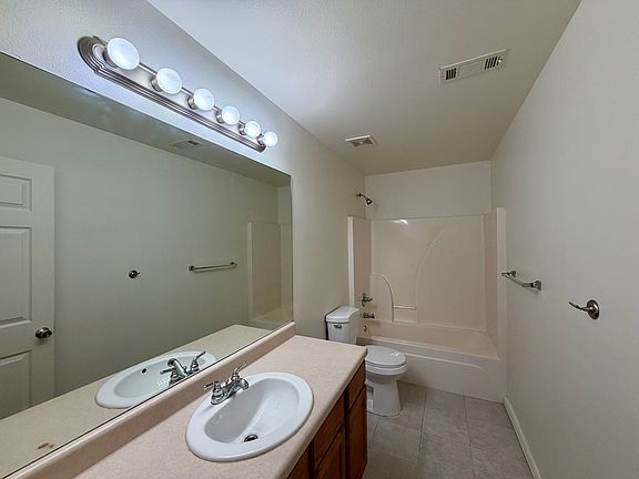 5th image of 297 Graystone Cir