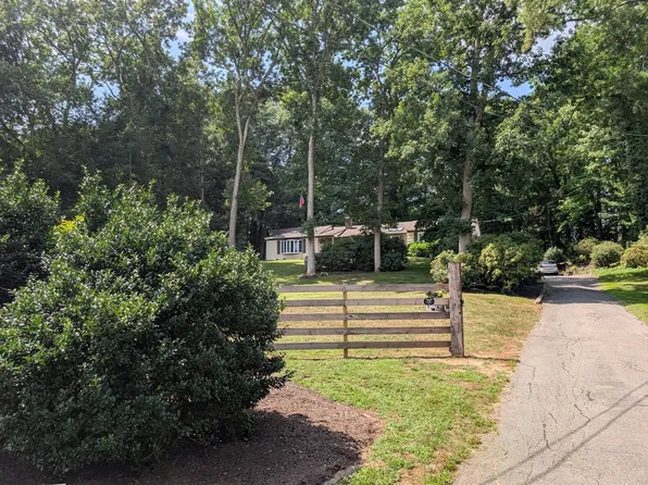 37 Brookside Dr, Wilbraham, MA 01095