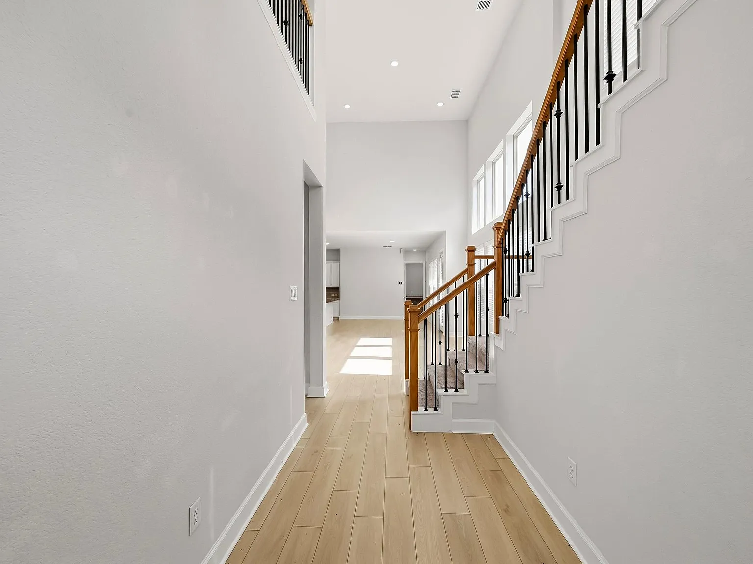 4 bed, 2.5 bath, 2534 sqft, $2,800 — Photo 4