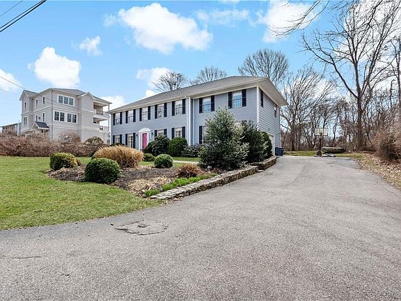 3rd image of 32 Starr Dr W