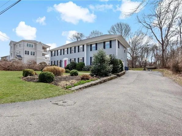 32 Starr Dr W, Narragansett, RI 02882