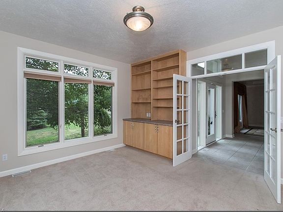 4th image of 7000 Woodlands Ln