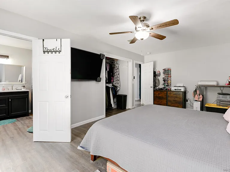 12738 Lakeshore Dr — Photo 4