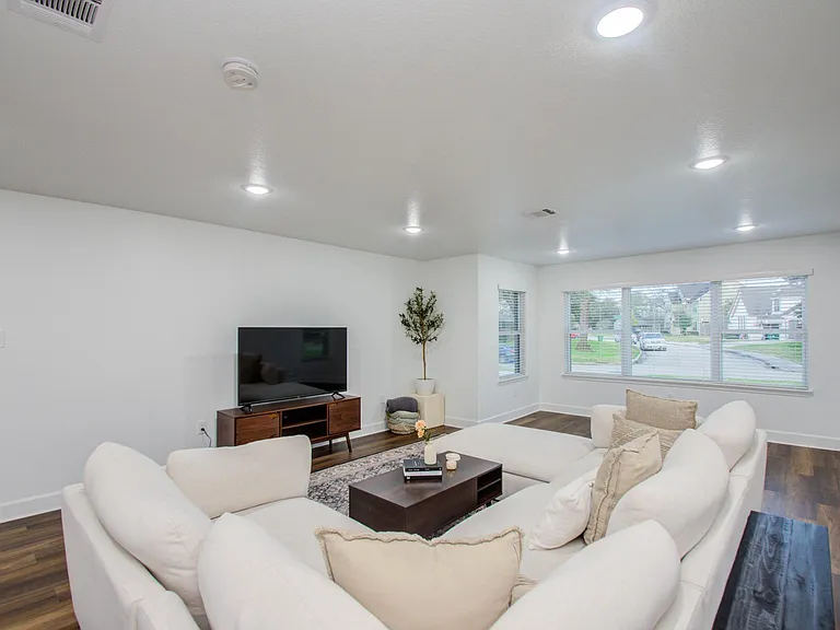 8314 Greenbush St — Photo 5