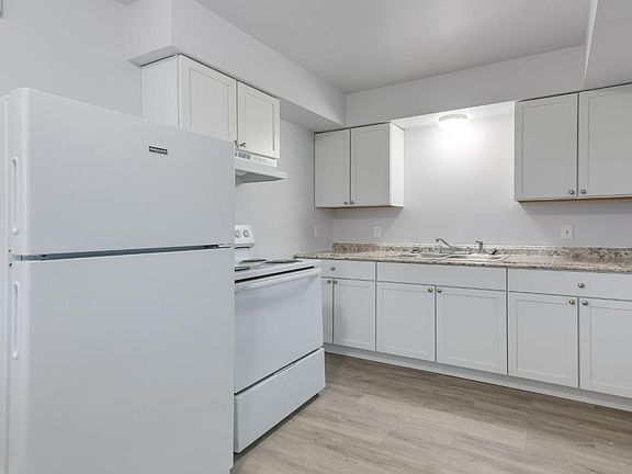 3rd image of 1115 Dorchester Cir #1
