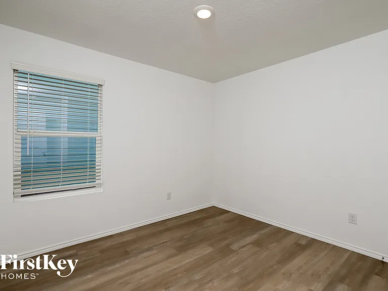 10407 McClintock Dr — Photo 12
