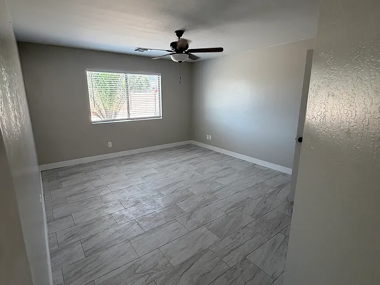 1395 E 10th Pl — Photo 5