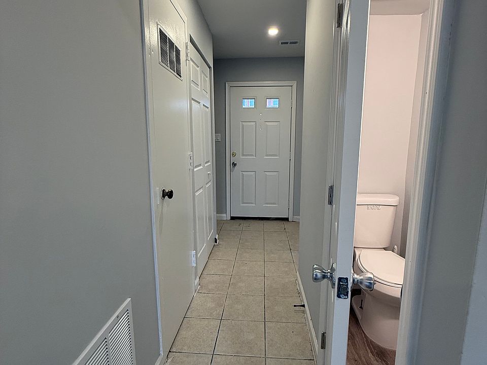 1st image of 238 N Stevenson Sq