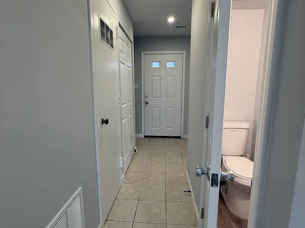 238 N Stevenson Sq, Alexandria, VA 22304