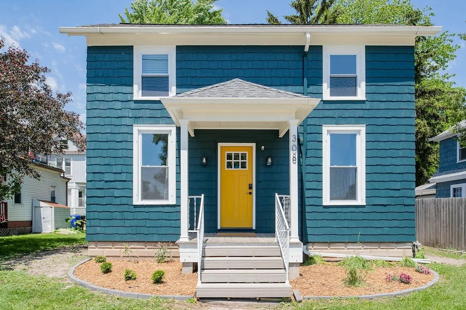 2 bed, 1.0 bath, 1646 sqft, $2,090 — Photo 2