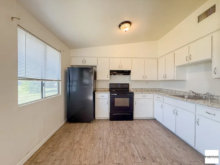 2123 W Devonshire Ave #15 — Photo 6