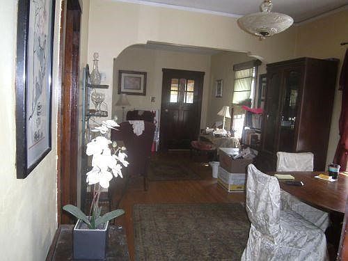 Dining to foyer