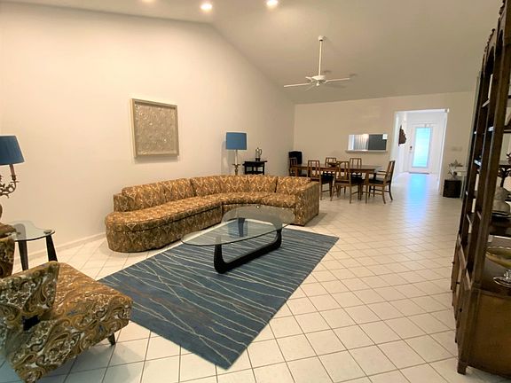 4th image of 10076 Shadywood Place #10076