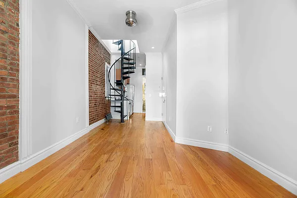 Rented by REAL New York | media 7