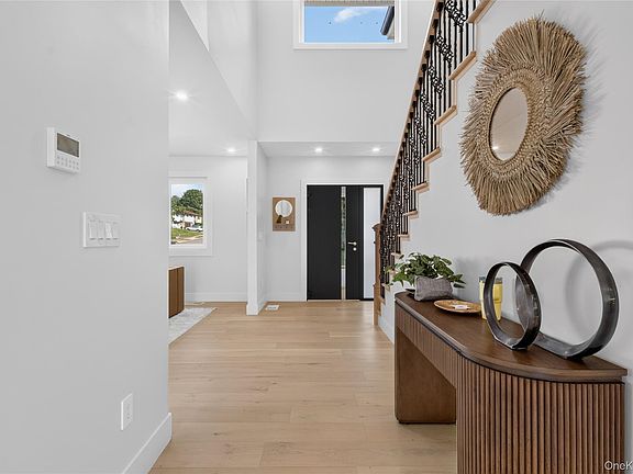 3rd image of 2 Lee Place
