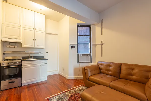 Rented by Batra Group Inc | media 4