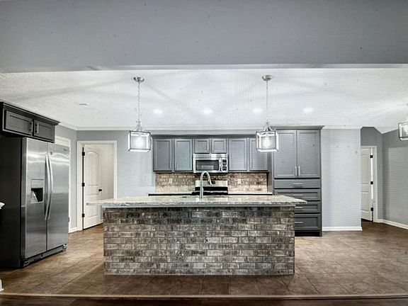 2nd image of 310 Vista Dr