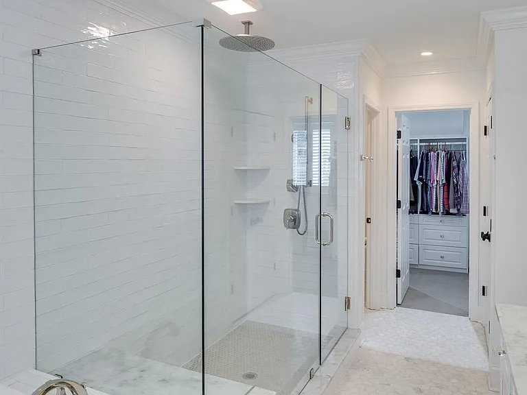 3825 Peachtree Dunwoody Rd NE — Photo 29