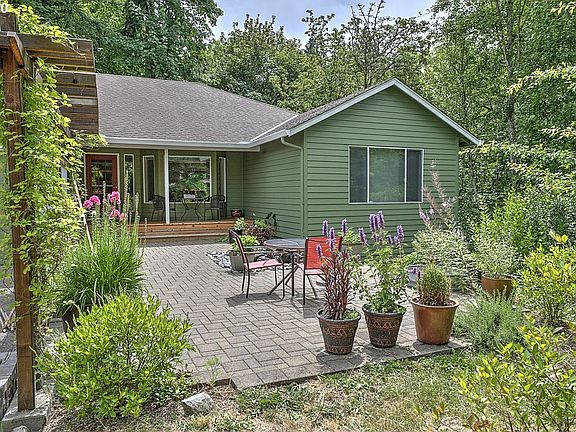 2nd image of 1001 NE 106th St