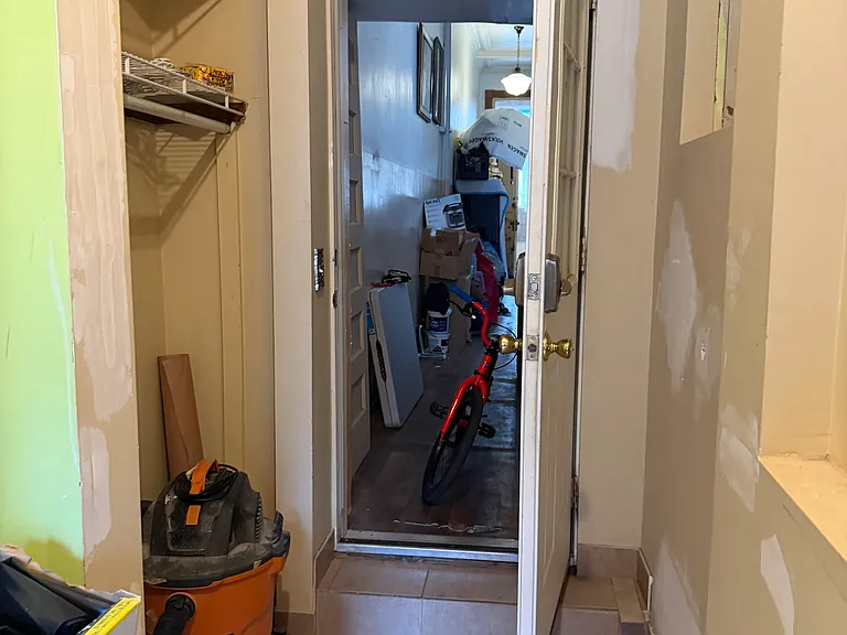 389 Van Duzer St #1B — Photo 4