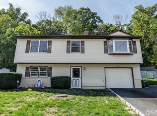 118 Red Twig Trl, Bloomingdale, NJ 07403