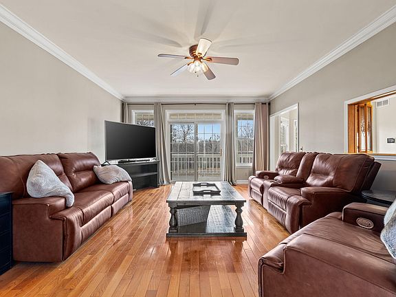 4th image of 124 Meadowlark Lane