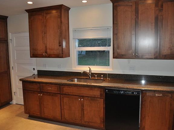 2nd image of 872 Wilson Ave